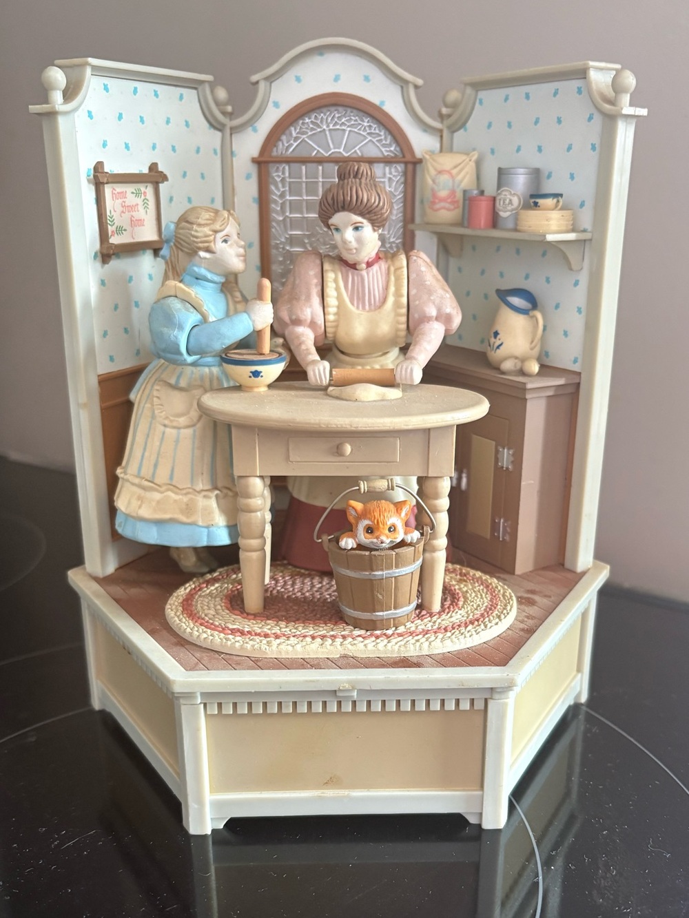 VTG 1985 Enesco “Cooking Lessons” Music Box plays “Claire de Lune” Works!